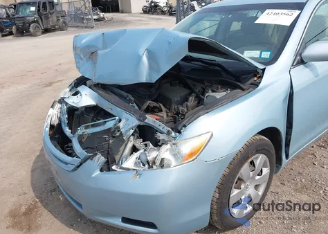 2007 Toyota Camry Le z USA, uszkodzony, nr VIN 4T1BE46K07U507019